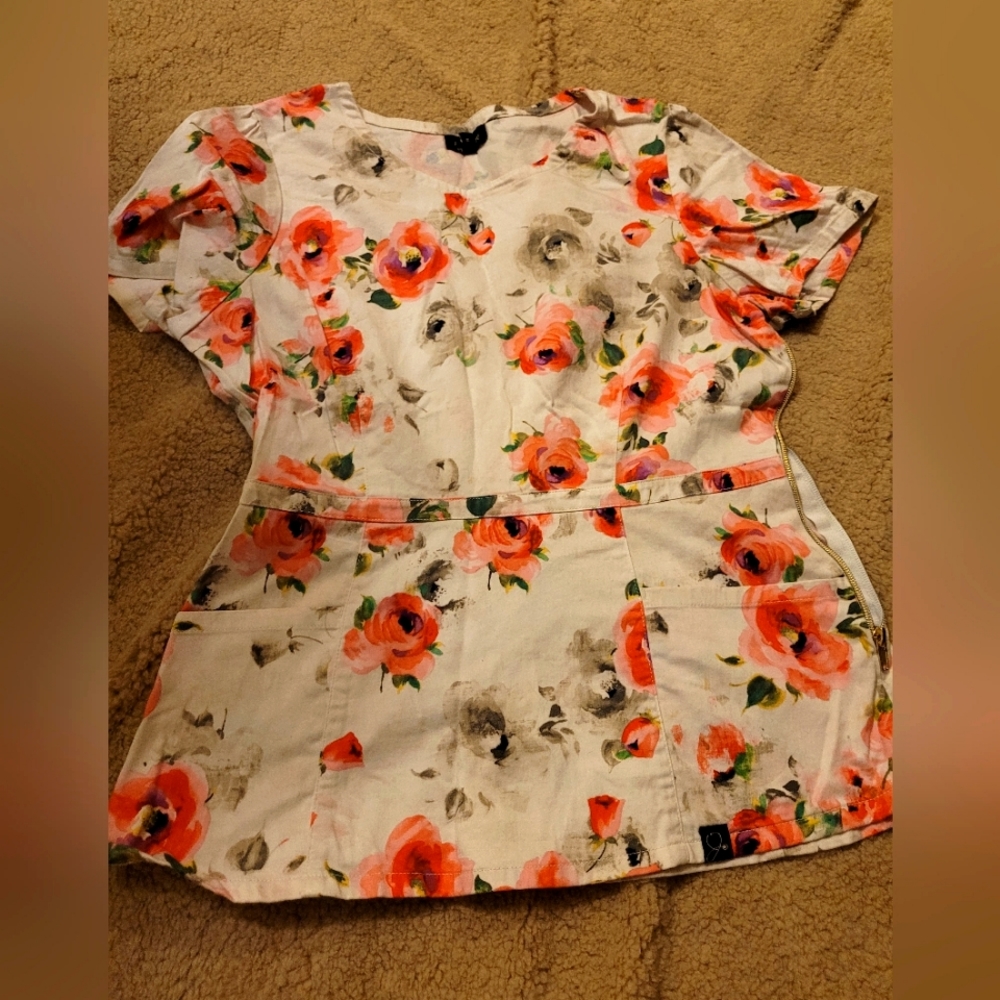 Jaanuu scrub top
